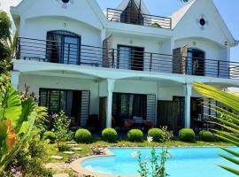 Villa Malandy Appart Hôtel Duplex 1，位于阿姆巴托洛阿卡的度假短租房