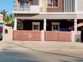 luxury home in Vadavalli，位于哥印拜陀的酒店