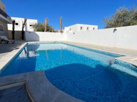 Magnifique villa avec piscine sur l’île de djerba，位于乌姆苏克的乡村别墅