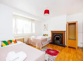 6 Bedroom Larger group House with Parking Corringham Stanford Le Hope