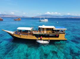 Share/Open trip komodo 2Days 1 Night，位于纳闽巴霍的酒店