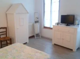 Chambre avec sa salle de bain privative, Vieux-Cognac