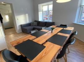 Central Apartment in Aarhus with Parking & High-speed internet，位于奥胡斯的酒店