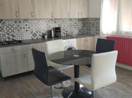 Guern ,maison à la campagne，位于Guern的酒店