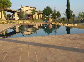 Country House Pacifici, Villa con piscina privata，位于Calvi dellʼ Umbria的酒店