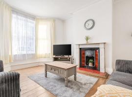 Spacious Home - Ideal for Contractors，位于北安普敦的度假短租房