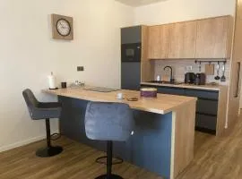 Moderný apartmán A408 v centre NR, parkovanie v cene