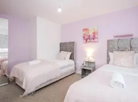 TMS Cheerful 5BDR house! Thurrock! Free Parking!