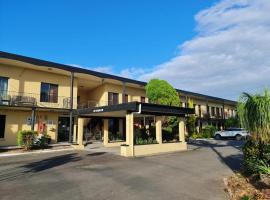 Country Plaza Motel，位于塔里的酒店