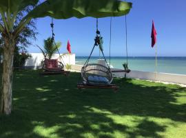 BambooBeachVilla1 AC New OCEANFRONT POOL sunsetview garden kitchen SATELLITE STARLINK WI-FI，位于Dimiao的酒店