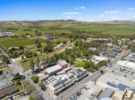 The Tanunda Club Guest Suites，位于塔南达的酒店