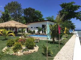 BambooBeachVilla2 AC NEW OCEANFRONT POOL sunsetview garden kitchen SATELLITE STARLINK WI-FI，位于Dimiao的酒店