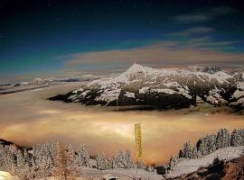 Hocheckhuette On Top of the Kitzbuehel Hahnenkamm Mountain，位于基茨比厄尔的酒店