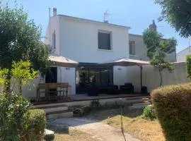 Villa au calme dans un écrin de verdure