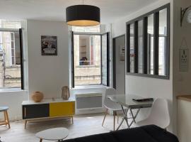 L'Oasis Marin meublé, lumineux et cosy à 1min à pied du marché dans l'hyper centre de La Rochelle avec TV et Wifi，位于拉罗谢尔的酒店