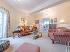 4 Ropers Court, Lavenham