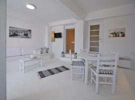 Fully renovated apartment in the heart of Ioulida on the island of Kea，位于伊利达的公寓