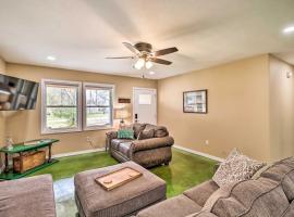 Brand New Cotter Home, Walk to Trout Fishing!，位于Cotter的酒店