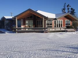 Tongariro Estate Apartments and Holiday Home，位于国家公园的乡间豪华旅馆