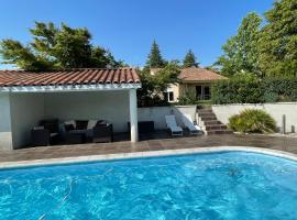 Très belle villa avec piscine dans la Drôme，位于伊泽尔河畔的罗曼的度假屋
