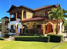 Villa Amila By Hospedify Hermosa Villa para 20 personas y a 4 minutos del Río de Jarabacoa