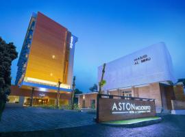 ASTON Mojokerto Hotel & Conference Center，位于Mojokerto的带停车场的酒店