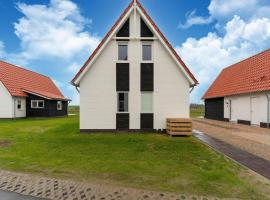 Modern holiday home by the sea with sauna，位于ScherpenisseNature preservation 'De Pluimpot'附近的酒店