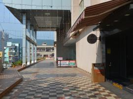 Hotel Ambicas Grand，位于维沙卡帕特南的酒店
