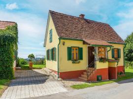 Holiday home in Gersdorf near a swimming lake，位于Gersdorf an der Feistritz的低价酒店