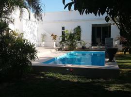 The Terrace, spacious 3 bedroom luxury pool villa，位于象岛的乡村别墅