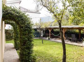 Can Camps Besalú Alojamiento con jardín privado，位于贝萨卢的乡村别墅