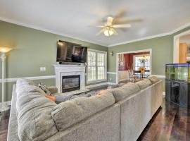 Wendell Home with Fenced Yard, Close to Raleigh，位于Knightdale的别墅