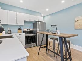 Bright and Spacious Condo in Downtown Collingwood 97043，位于科灵伍德的酒店