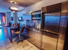 Luxury 53rd Flr Condo with Amazing Sunset View & Balcony NO ReFee at Palms Place，位于拉斯维加斯的酒店