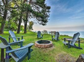 Waterfront Lake Huron Getaway Private Beach!，位于Forestville的酒店