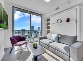 Modern 1 Bed Condo across from Bayside in Downtown
