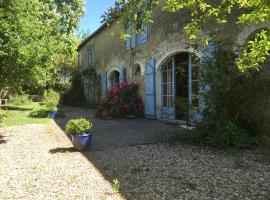 Large family house for young and old in great calm in South Touraine，位于Cussay的酒店