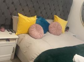 Spacious Double Room in prime location London，位于伦敦的Spa酒店