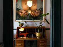 Hotel Lola