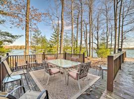 Secluded Lost Lake Cottage with Spacious Loft!