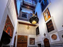 Riad dar Kirami，位于非斯的摩洛哥传统庭院