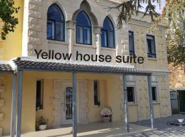 Yellow House Suite，位于迈季代勒舍姆斯的酒店