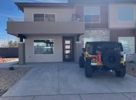 Water Canyon 4bd3Bath HotTubDeck