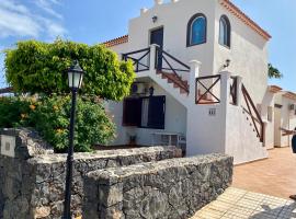 Juangy’s Apartments in Las Adelfas Golf del Sur，位于圣米格尔德阿沃纳德尔苏尔高尔夫球场附近的酒店