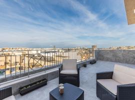 Terrace View - A Stylish Two Bedrooms Penthouse AC-WIFI，位于姆西达的酒店