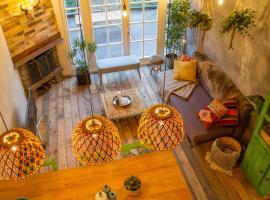 Balistyle guesthouse in the forest near Amsterdam，位于费尔森-需德的旅馆