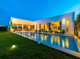 Modern Tropical 4 bedroom Pool Villa! (PMB5)，位于考陶的乡村别墅