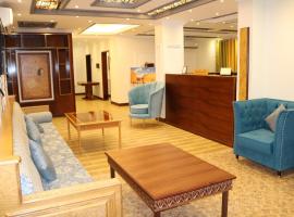 Al-Mwadda Hotel，位于锡卜的公寓式酒店