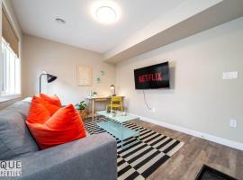 NEW, Euro-Style Suite, Whyte Avenue, AC, Netflix, Sleeps 6!，位于埃德蒙顿的酒店