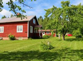 Familjevänligt hus med stor trädgård，位于Vallsta的度假短租房